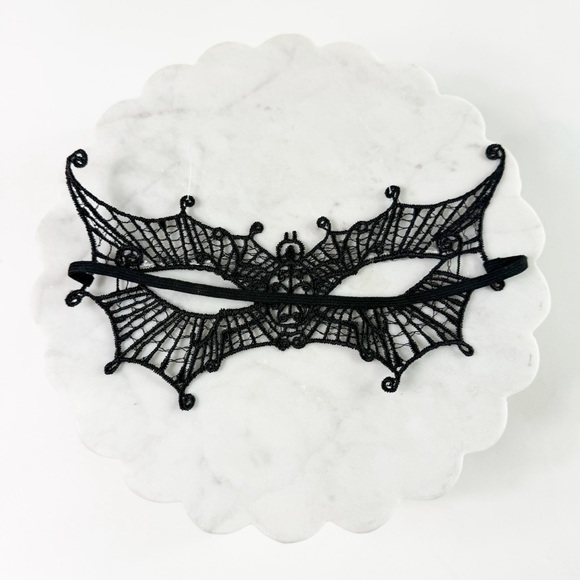 12. 🐣 NWOT Black Lace Bat Mask Sexy – Halloween, Cosplay, Party - Picture 4 of 5